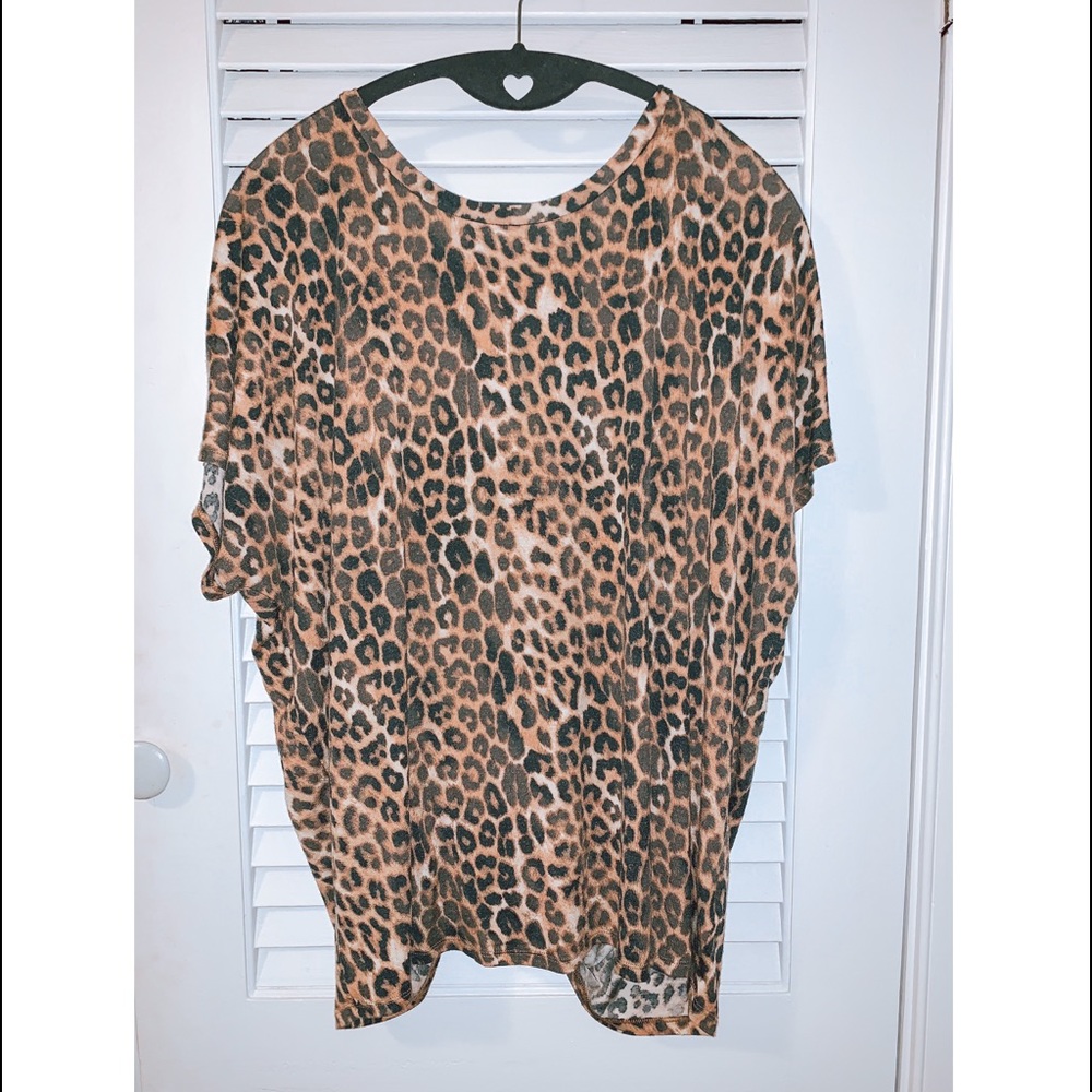 Express Cheetah Print T-shirt with Open Back